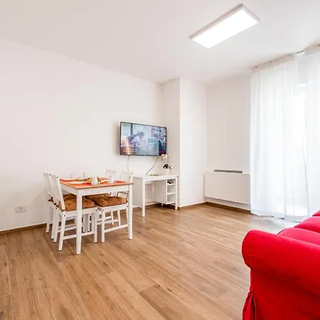 Guesthost - Station With Parking Appartement Bari