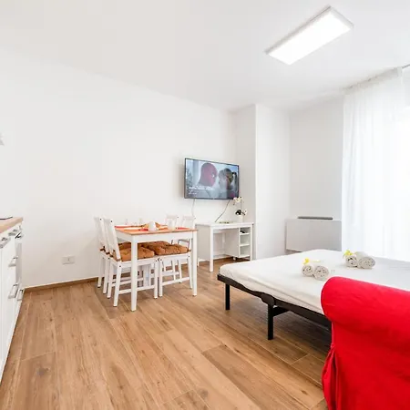 Guesthost - Station With Parking Appartement *