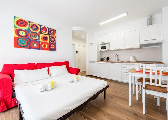 Guesthost - Station With Parking *