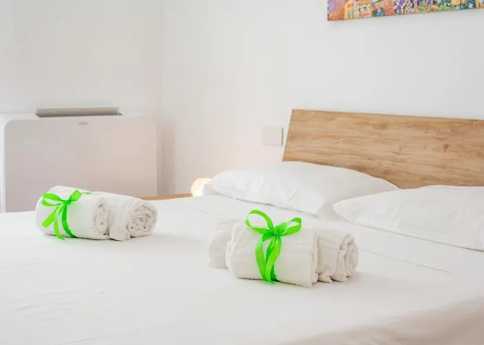 Guesthost - Station With Parking Apartamento