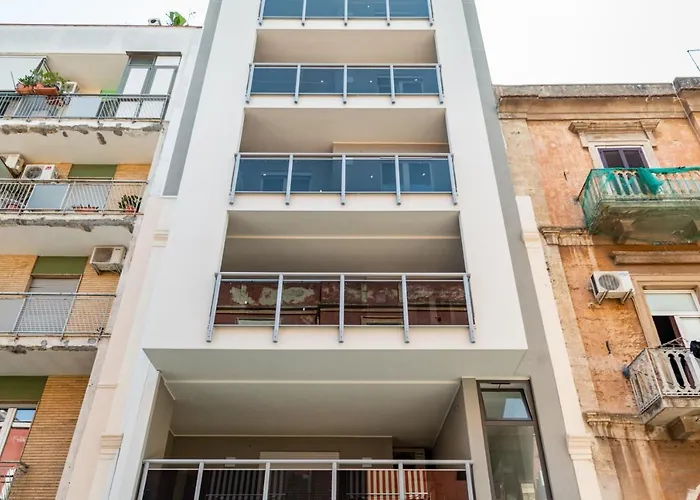 Guesthost - Station With Parking * Bari