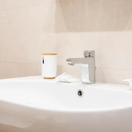 Guesthost - Station With Parking 公寓 *