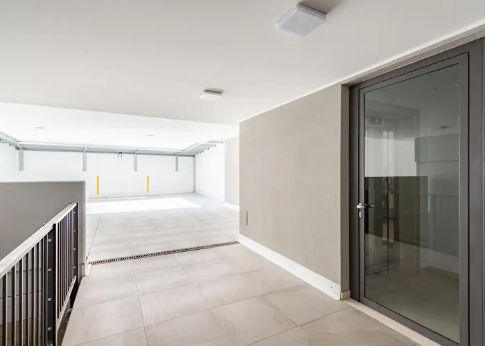 Guesthost - Station With Parking *